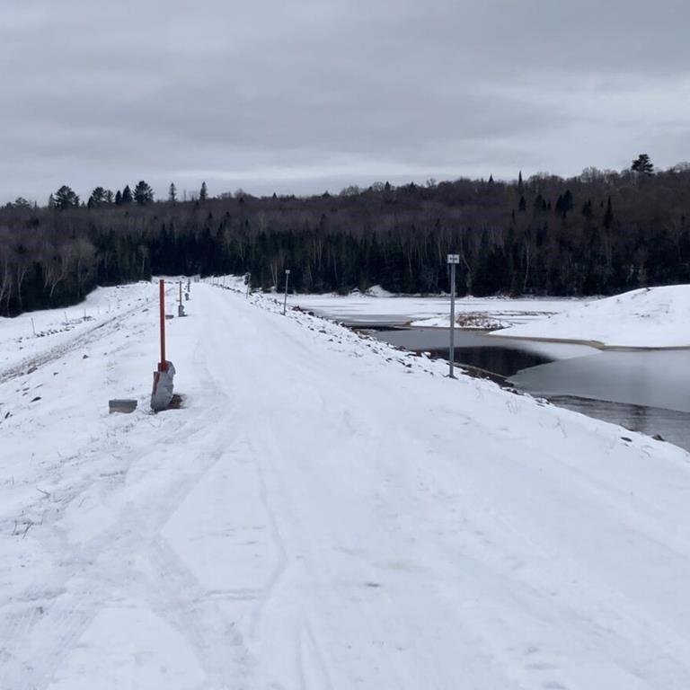 Work to secure Quebec dike continues one week after evacuation over breach fears